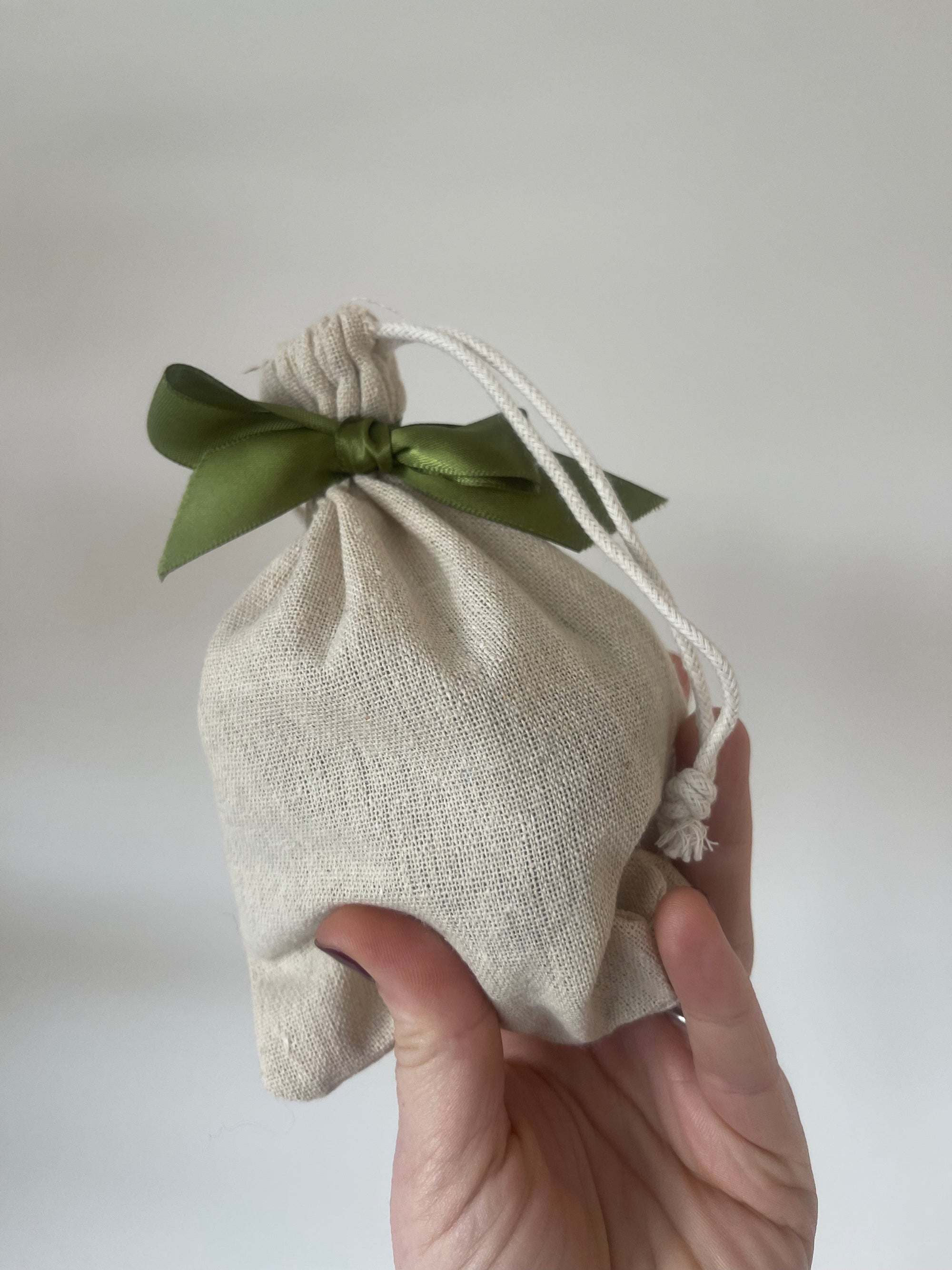 elixir small candle in a muslin bag